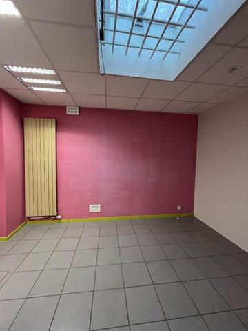 Divers à louer à Montfort-sur-Meu en Ille-et-Vilaine (35160), ref : 048-L1273