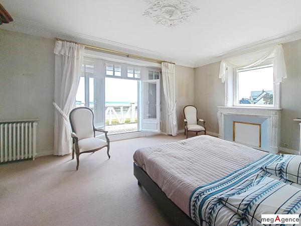 Maison à SAINT-VAAST-LA-HOUGUE, 50550 - 8 pièces 217m²