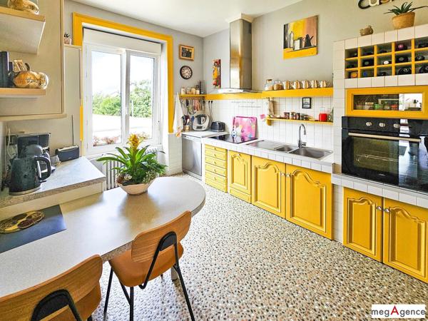 Maison à SAINT-VAAST-LA-HOUGUE, 50550 - 8 pièces 217m²