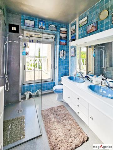 Maison à SAINT-VAAST-LA-HOUGUE, 50550 - 8 pièces 217m²