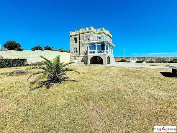 Maison à SAINT-VAAST-LA-HOUGUE, 50550 - 8 pièces 217m²