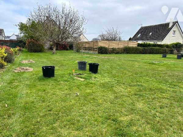 Beau terrain à bâtir à 400 mètres du Bourg