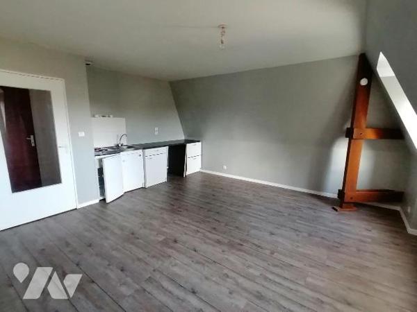 EXCLUSIVITE TRENTE CINQ NOTAIRES !! Au c?ur du centre-ville historique de Bruz, au 3ème et dern...