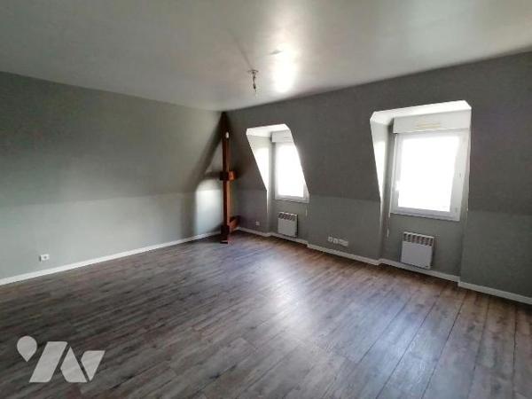 EXCLUSIVITE TRENTE CINQ NOTAIRES !! Au c?ur du centre-ville historique de Bruz, au 3ème et dern...