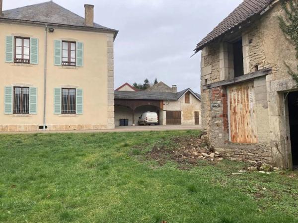 Maison à rénover 6 pièces 120m² au sol possibilité 2 niveaux BROSSES (89)