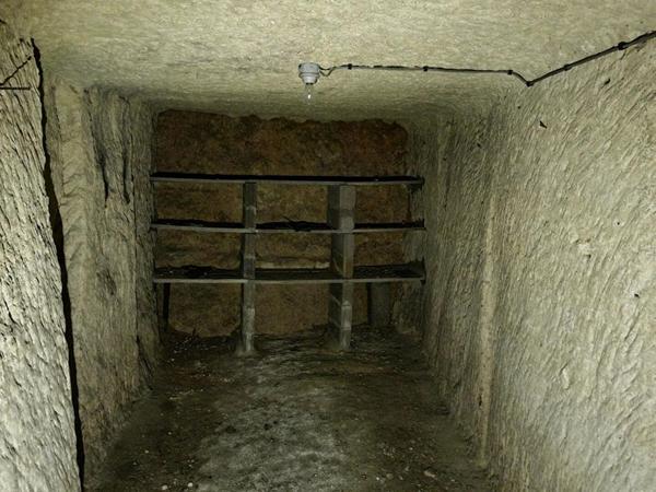 MAISON DE VILLAGE ET SES CAVES CHAMPIGNONNIERES