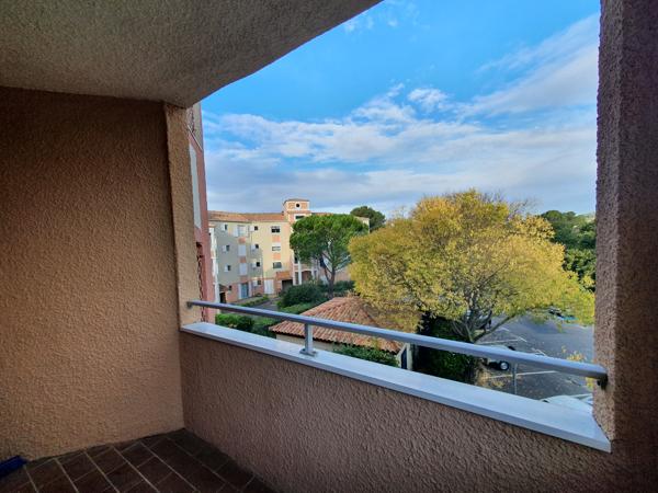 A LOUER - AIX EN PROVENCE - LA TORSE - STUDIO AVEC TERRASSE ET PK -PISCINE RESIDENCE