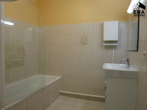 A LOUER - AIX EN PROVENCE - LA TORSE - STUDIO AVEC TERRASSE ET PK -PISCINE RESIDENCE