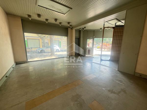 Local commercial + appartement 2 pièces Chateau Arnoux Saint Auban