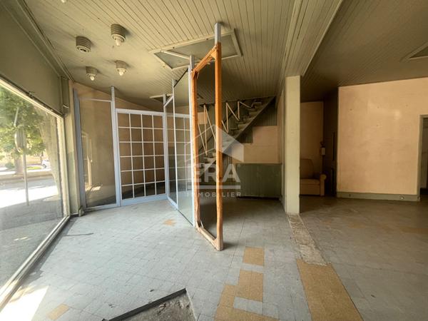 Local commercial + appartement 2 pièces Chateau Arnoux Saint Auban