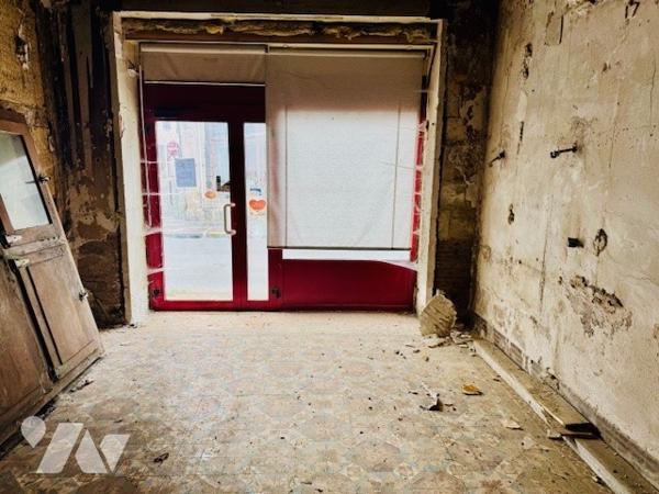 Bâtiment de 195 m² entièrement à rénover, sur une parcelle de 525 m², en centre ville.