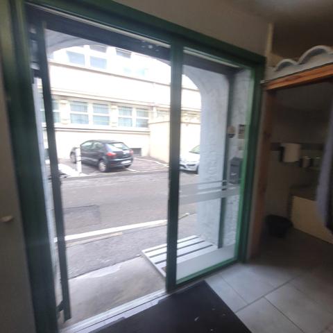 ALES (30) Vente Local commercial 100M² environ coeur de ville et proche lycée