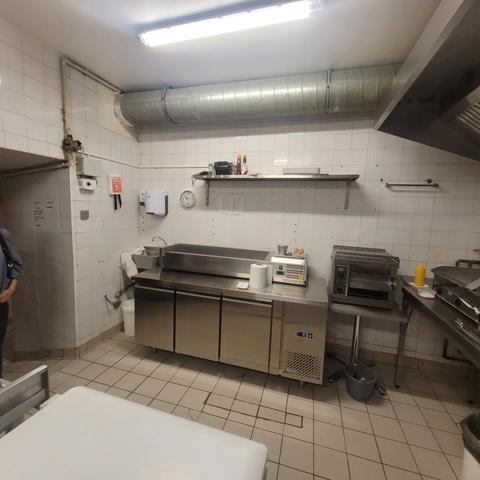 ALES (30) Vente Local commercial 100M² environ coeur de ville et proche lycée