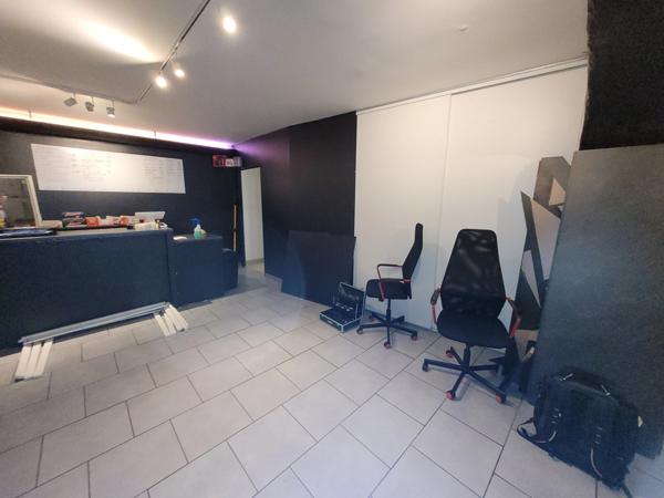 ALES (30) Vente Local commercial 100M² environ coeur de ville et proche lycée