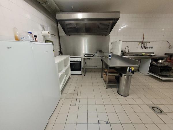 ALES (30) Vente Local commercial 100M² environ coeur de ville et proche lycée