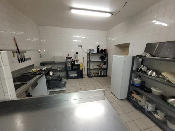 ALES (30) Vente Local commercial 100M² environ coeur de ville et proche lycée