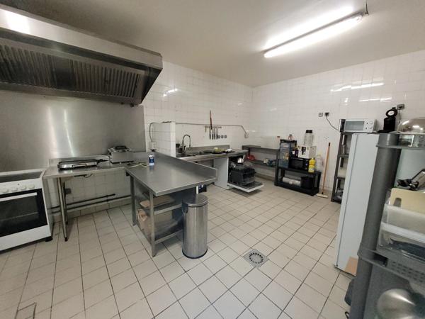 ALES (30) Vente Local commercial 100M² environ coeur de ville et proche lycée