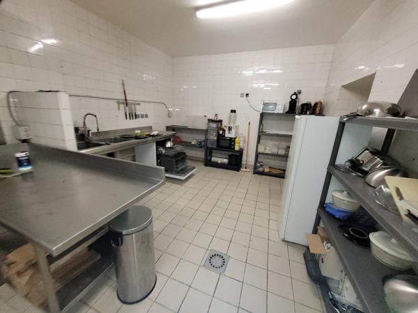 ALES (30) Vente Local commercial 100M² environ coeur de ville et proche lycée