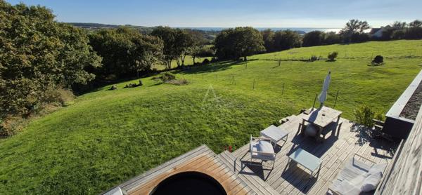 Maison bois sous décennale avec SPA  Calme absolu, environnement dexception, vue campagne et mer, proche bourg et plage !