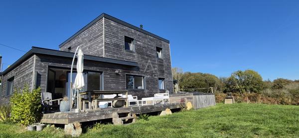 Maison bois sous décennale avec SPA  Calme absolu, environnement dexception, vue campagne et mer, proche bourg et plage !