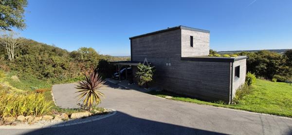 Maison bois sous décennale avec SPA  Calme absolu, environnement dexception, vue campagne et mer, proche bourg et plage !