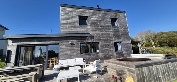 Maison bois sous décennale avec SPA  Calme absolu, environnement dexception, vue campagne et mer, proche bourg et plage !