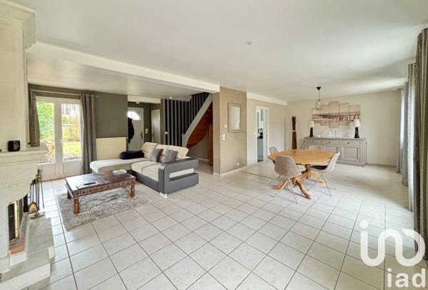 Maison traditionnelle 5 pièces de 135 m² à Mareuil-lès-Meaux (77100)