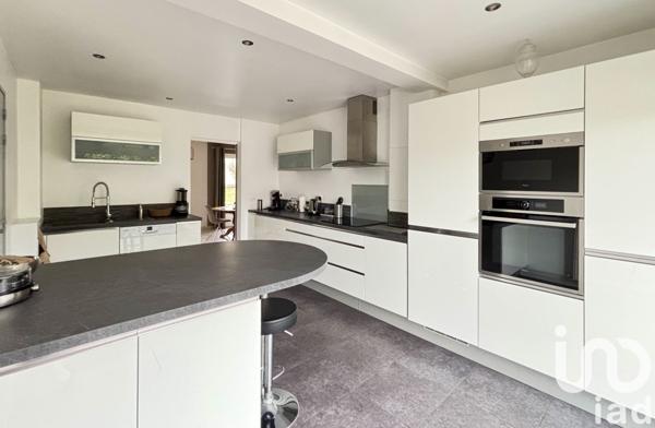 Maison traditionnelle 5 pièces de 135 m² à Mareuil-lès-Meaux (77100)