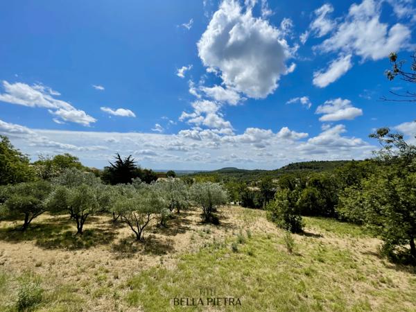 Péret (34800) TERRAIN CONSTRUCTIBLE DE 2650 m² - VUE PANORAMIQUE - PROCHE PÉZENAS