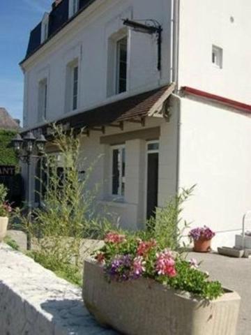 Immeuble, commerce et appartements en Touraine