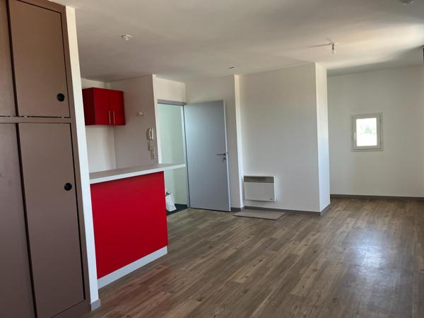 Immeuble, commerce et appartements en Touraine