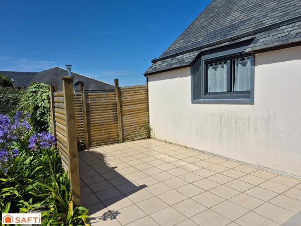 RARE, Jolie contemporaine les pieds dans l'eau !!