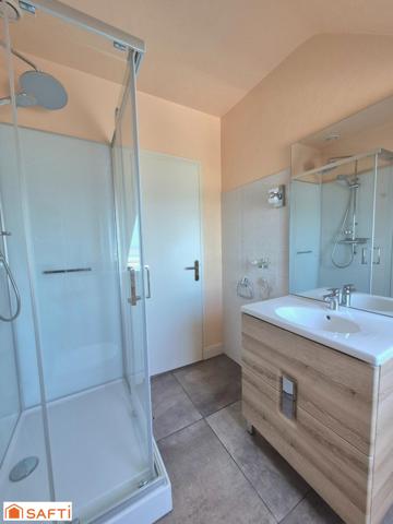 RARE, Jolie contemporaine les pieds dans l'eau !!