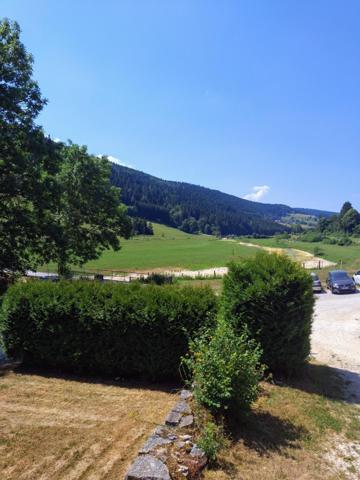 Appartement T4 Montbenoit avec balcon et garage rénové entièrement en