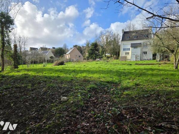 Bourg de LOPERHET, terrain constructible 