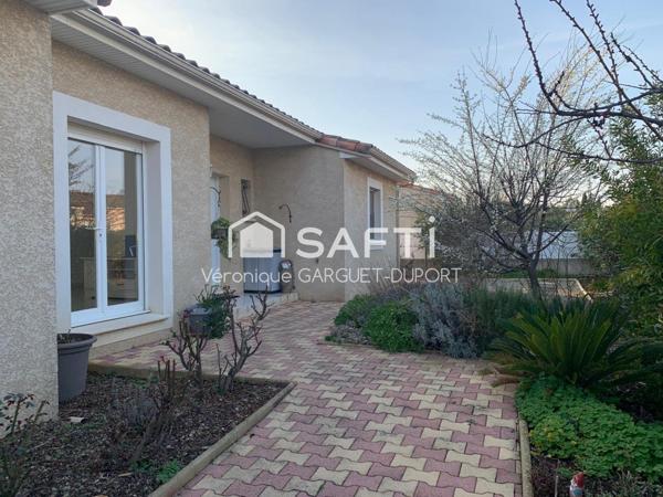 Villa de plain-pied avec studio indépendant – Vue dégagée