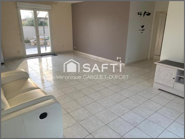 Villa de plain-pied avec studio indépendant – Vue dégagée