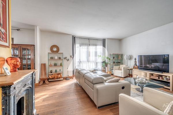 Appartement Rueil Malmaison 5 pièce(s) 117.50 m2 730 000 € **  - Référence  18679