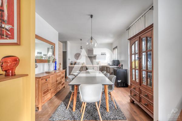 Appartement Rueil Malmaison 5 pièce(s) 117.50 m2 730 000 € **  - Référence  18679