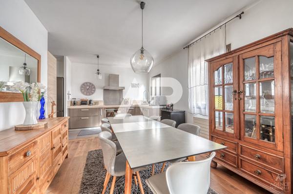Appartement Rueil Malmaison 5 pièce(s) 117.50 m2 730 000 € **  - Référence  18679