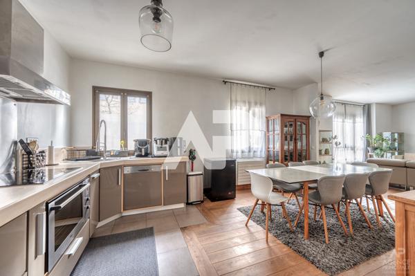 Appartement Rueil Malmaison 5 pièce(s) 117.50 m2 730 000 € **  - Référence  18679