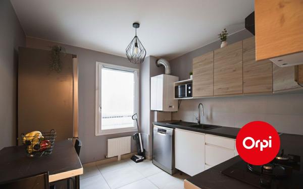 Appartement à vendre    3 pièces • 69,43 m2 Saint-Priest