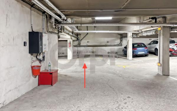 Stationnement à louer