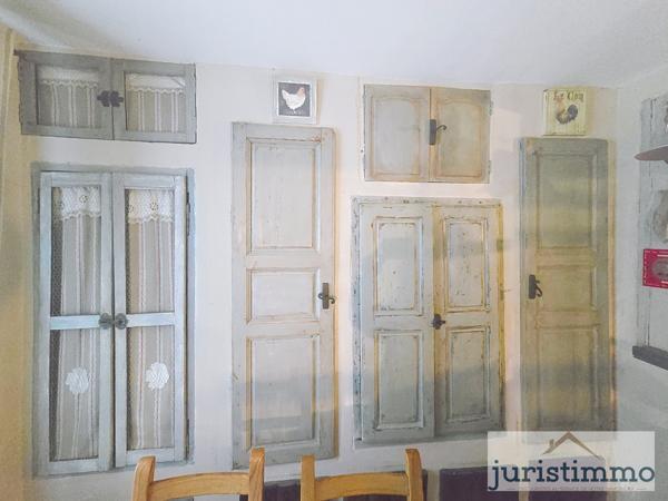 Camaret-sur-Aigues (84850) Mas de charme de 130 m² habitables sur 1 258 m² de terrain paysager, avec piscine et véranda en fer forgé