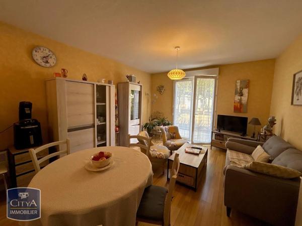 Appartement à louer 2 pièces 44.08m² Châtellerault (86100)