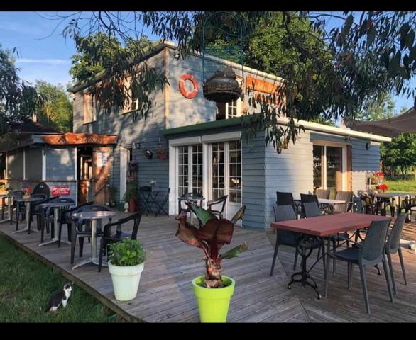 Guinguette d'exception avec vue imprenable sur l’eau ( MUR ET FOND )