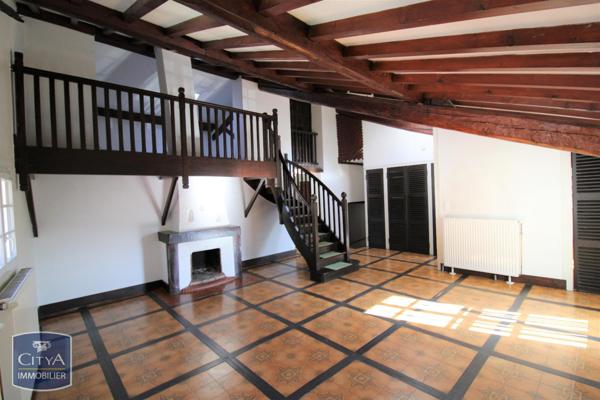 Appartement à louer 4 pièces 117.82m²