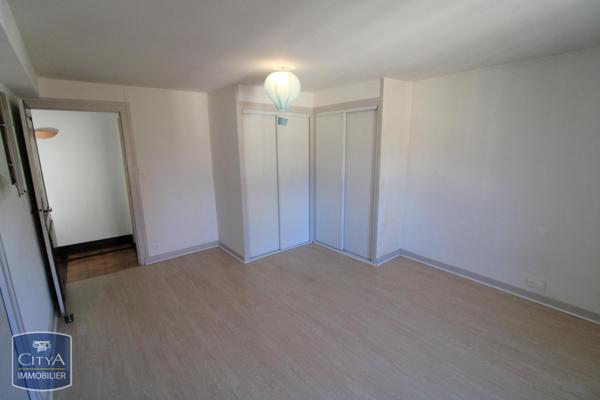 Appartement à louer 4 pièces 117.82m²