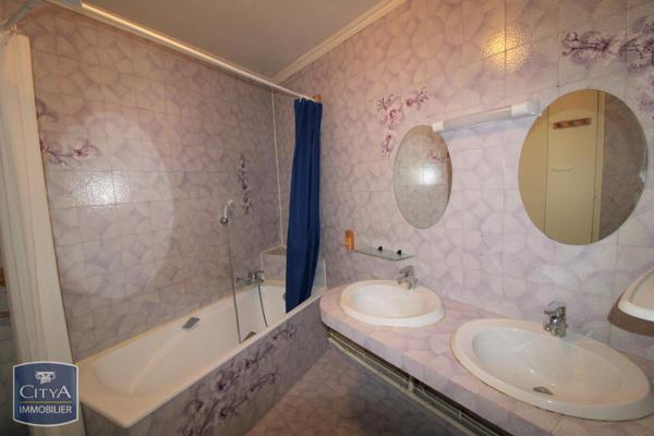 Appartement à louer 4 pièces 117.82m²