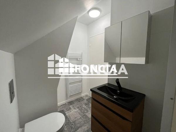 Location Studio 23.58 m² - 22 RUE TY COET Vannes 56000